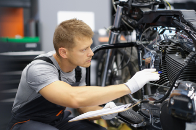 Mécanicien / Mécanicienne et technicien / technicienne moto