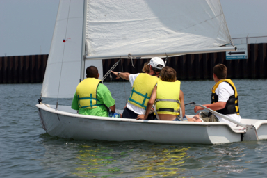Moniteur / Monitrice de voile