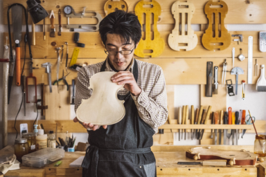 Luthier / Luthière