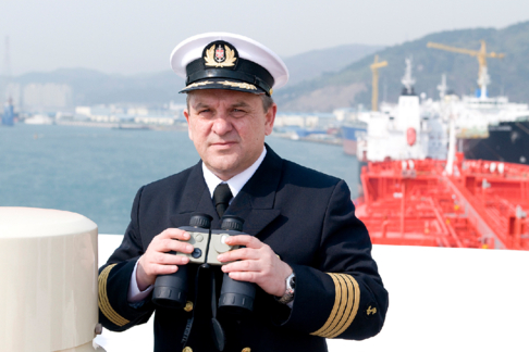Officier / Officière de la marine marchande